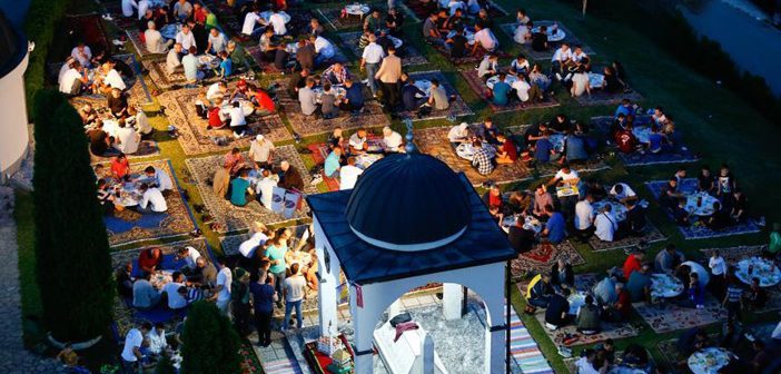 Bir Oruçluyu İftar Ettirmenin Sevabı | TurkArama Motoru | Sağlık ve Günlük Yaşam için Pratik Bilgiler