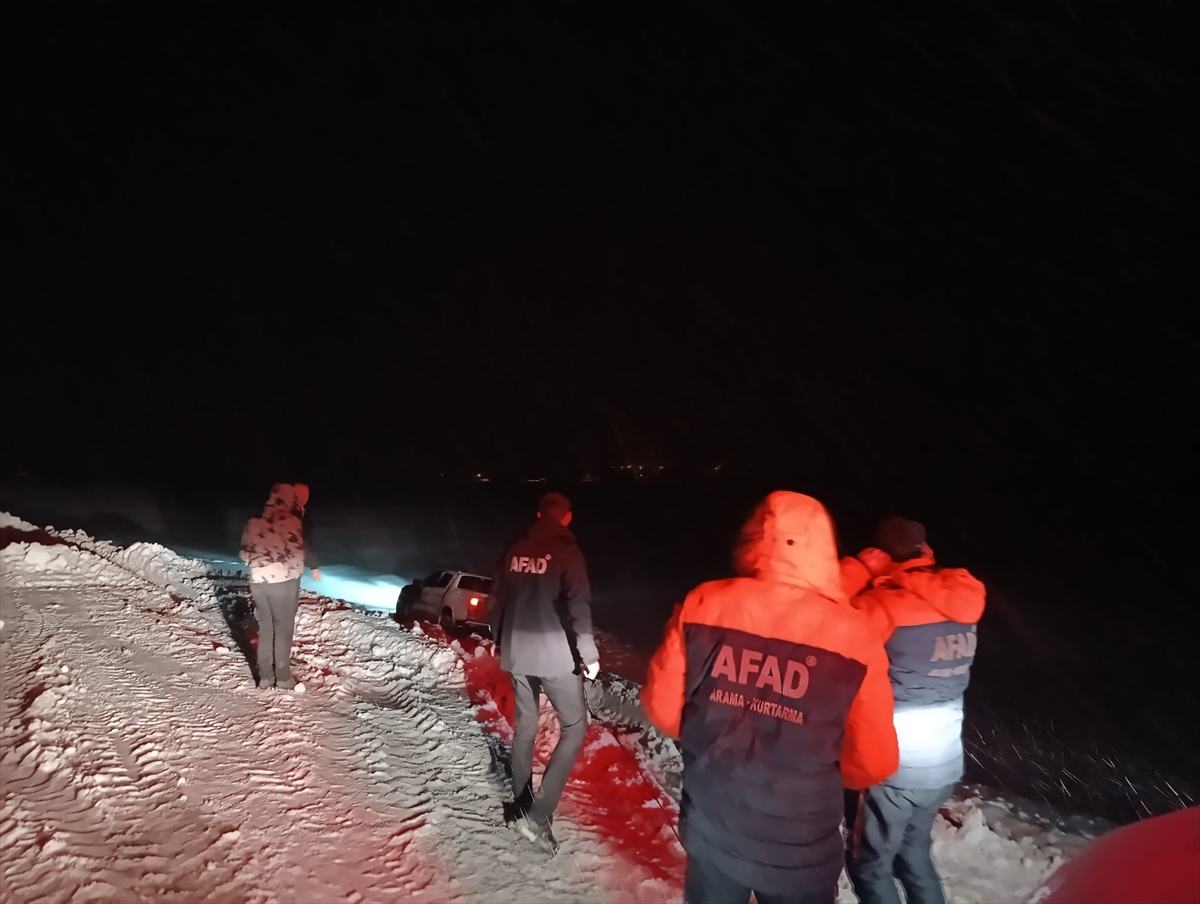 Ağrı’da tipide kara saplanan kamyonet ile içindeki 4 kişi kurtarıldı | TurkArama Motoru | Sağlık ve Günlük Yaşam için Pratik Bilgiler